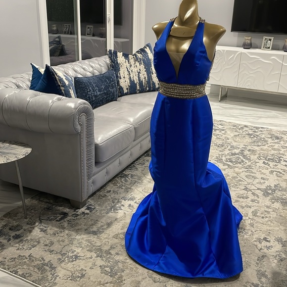 Gorgeous Women’s Royal Blue formal prom party gown in size4 - Picture 15 of 17